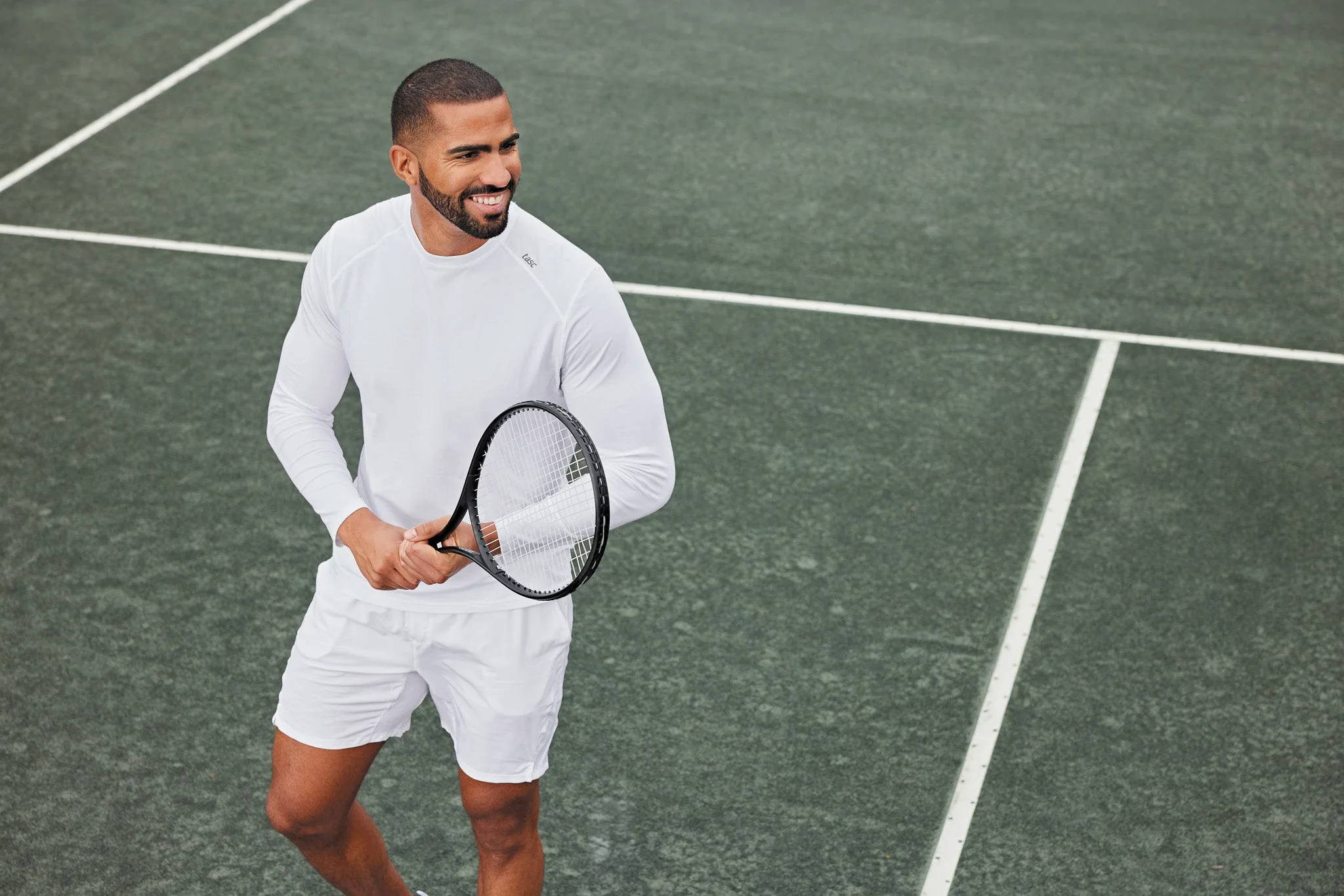Cần có áo ấm chuyên dụng để chơi tennis vào mùa lạnh