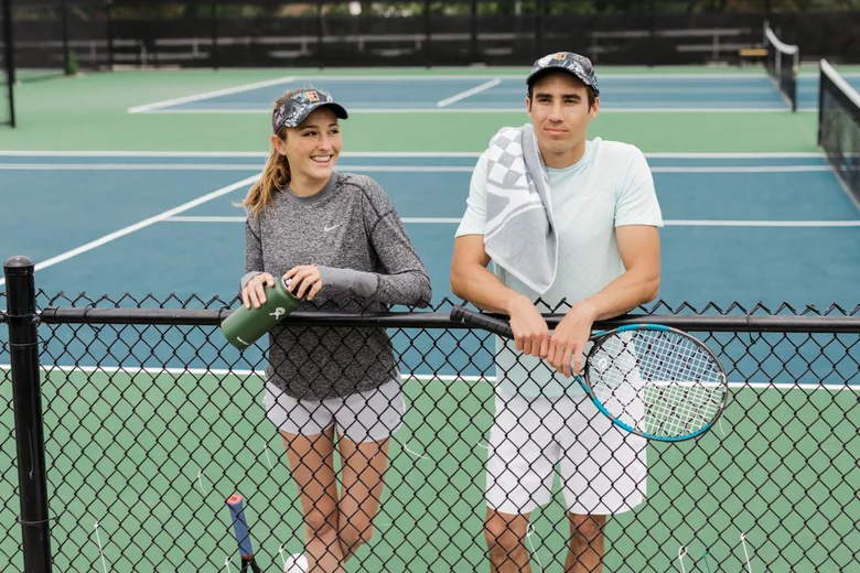 Nên biết cách phối đồ phụ kiện cùng áo ấm chơi Tennis
