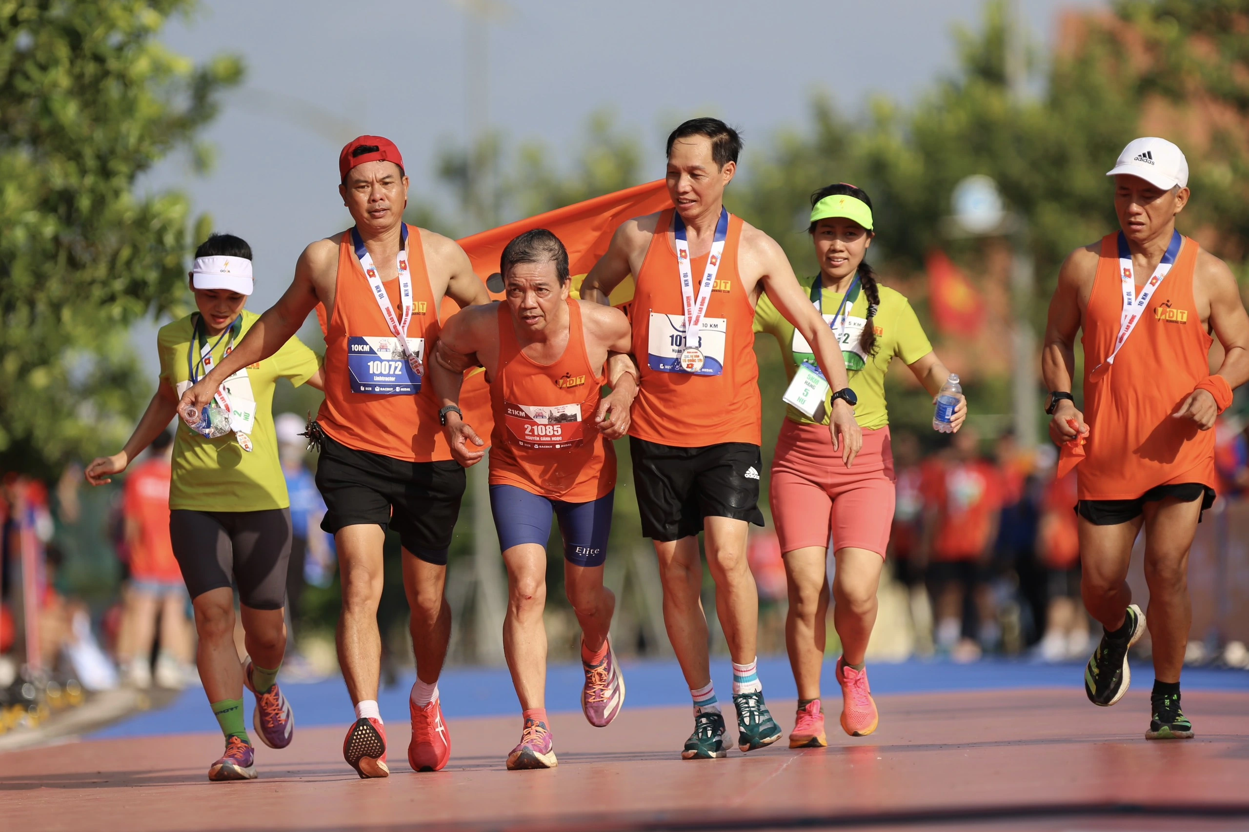 Đặt may Áo Singlet Chạy Bộ CLB số lượng lớn tại Rayo