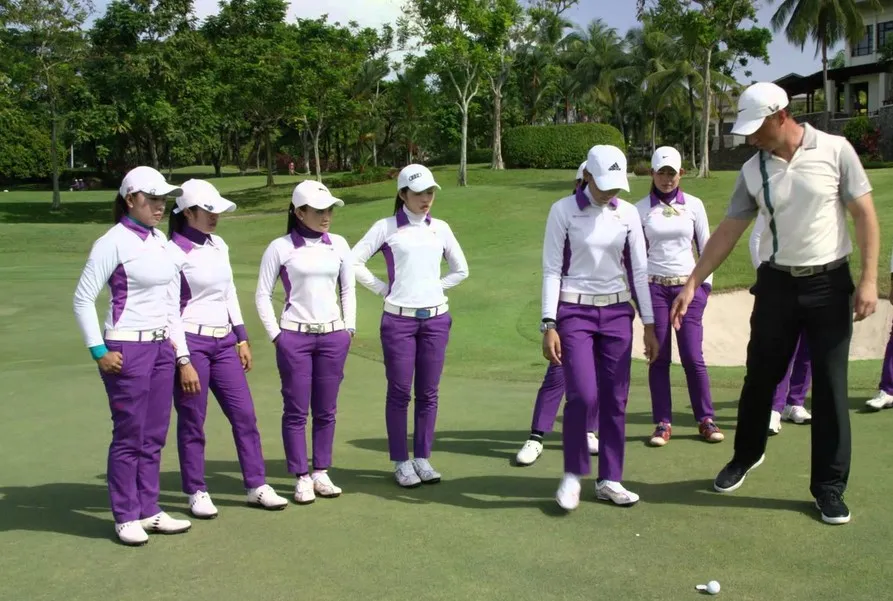 Với hơn 10 năm kinh nghiệm trong lĩnh vực may đồng phục Caddie Golf, Rayo đã và đang trở thành đối tác tin cậy của nhiều sân Golf